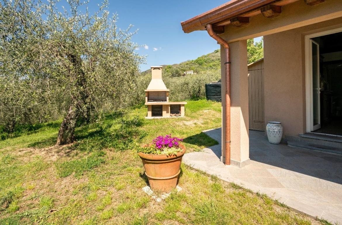 Cozy Tuscany Apartment With View Pescia Buitenkant foto