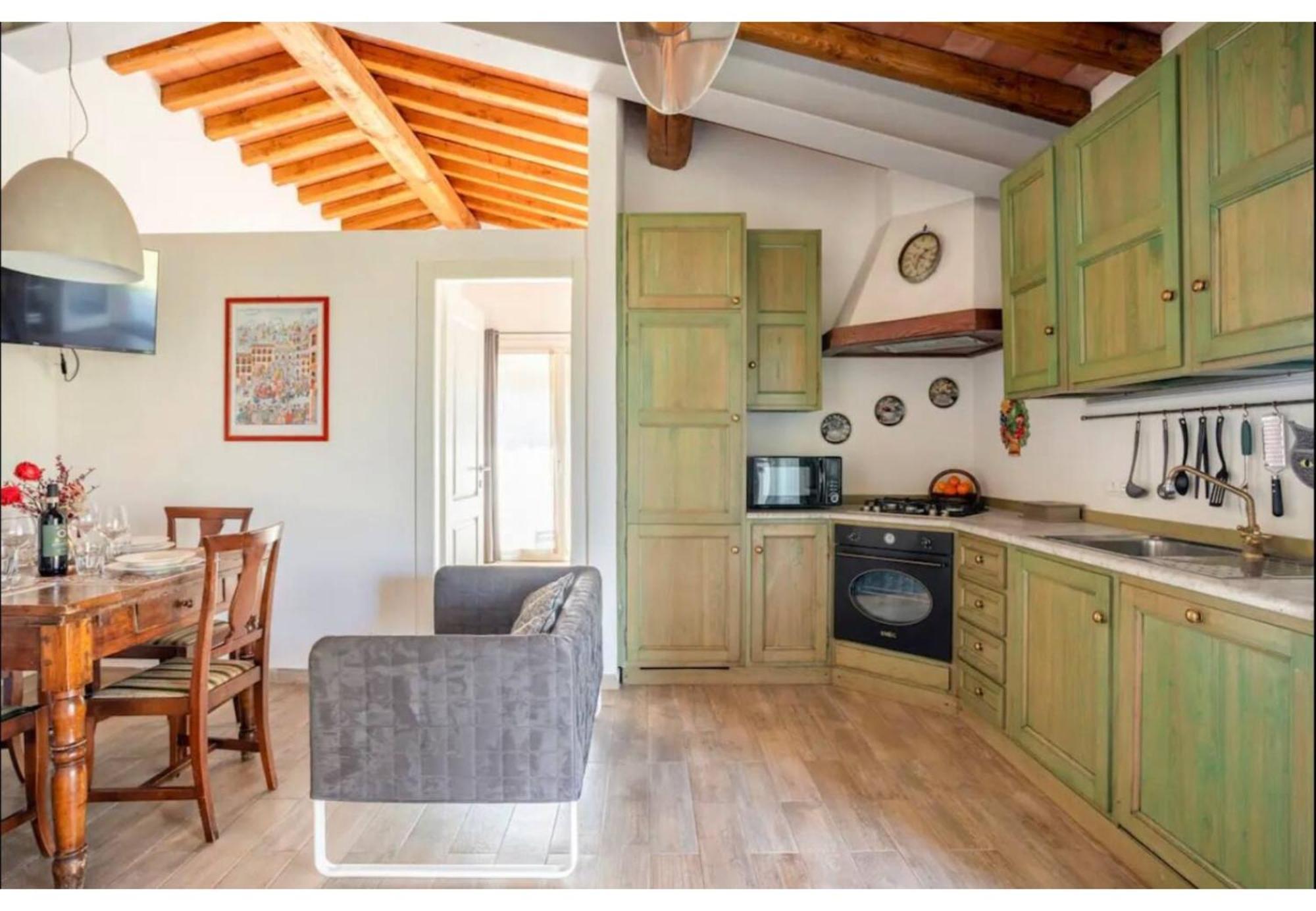 Cozy Tuscany Apartment With View Pescia Buitenkant foto